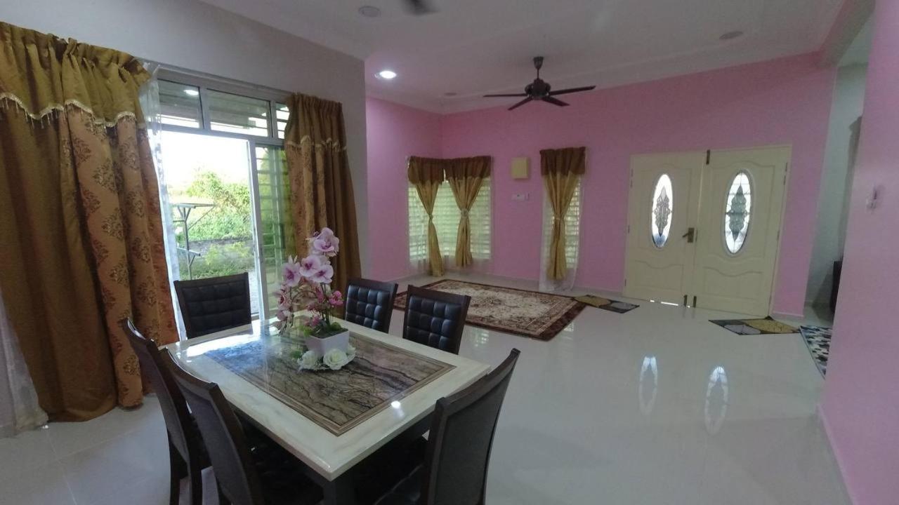 Auni Homestay Kuala Terengganu Exteriör bild
